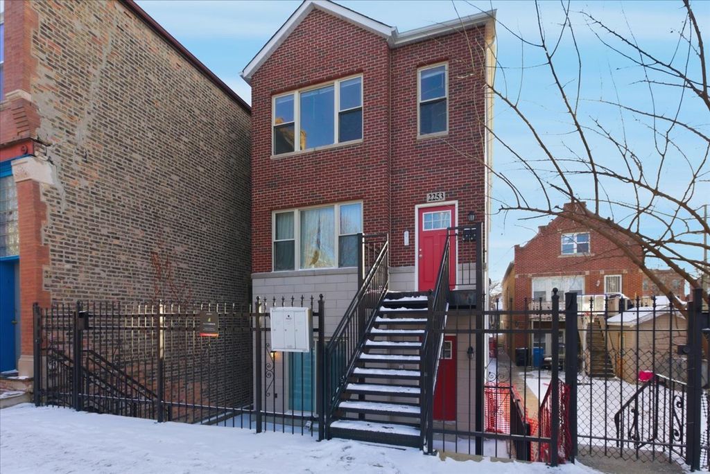 2253 W 19th Street 3, Chicago, IL 60608