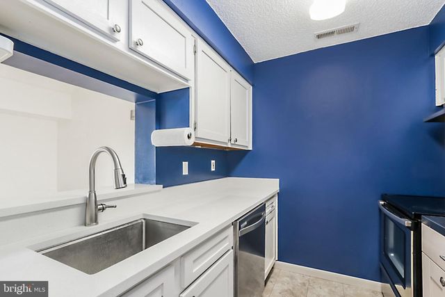 2109 RAVENS CREST DR, Plainsboro, NJ 08536