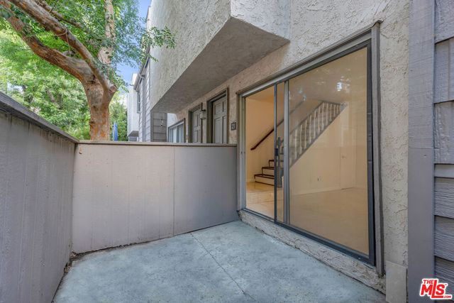18316 Hatteras Street 21, Tarzana, CA 91356
