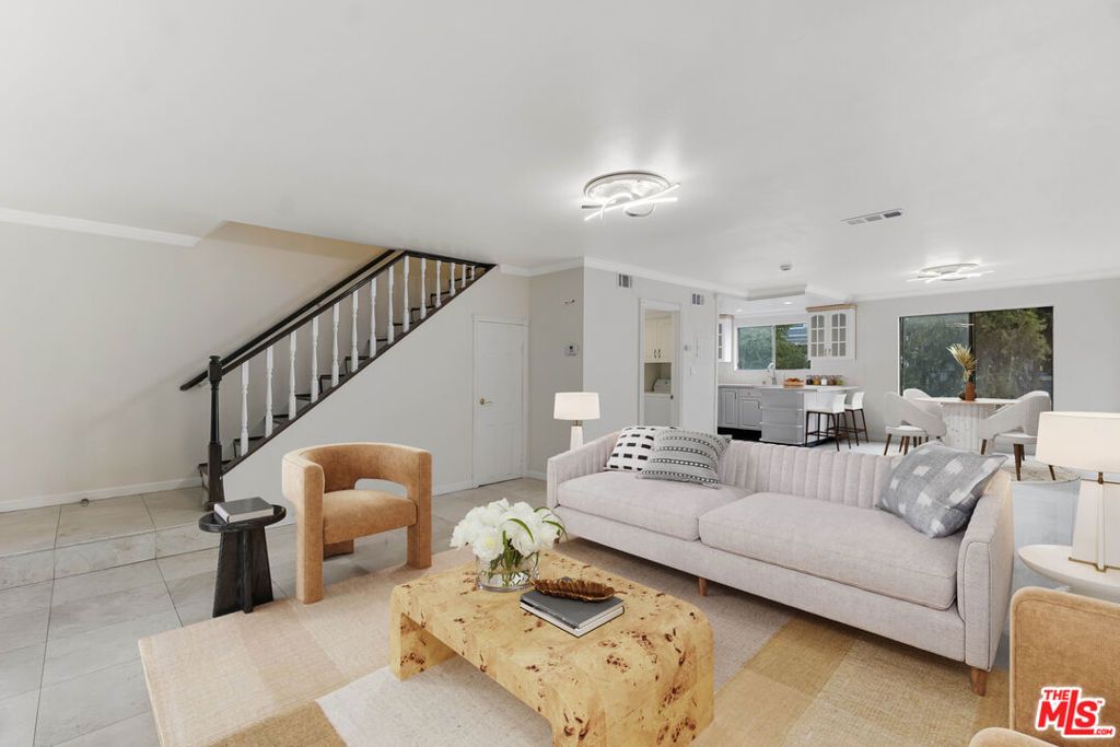 Image 1 of property listing at 18316 Hatteras Street 21, Tarzana, CA 91356