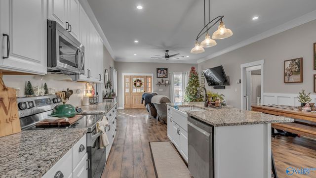 905 County Road 33, Scottsboro, AL 35769