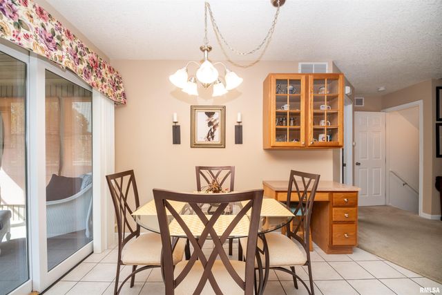 10 ELK Court, Washington, IL 61571