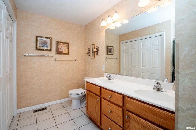 10 ELK Court, Washington, IL 61571