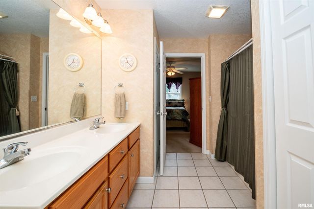 10 ELK Court, Washington, IL 61571