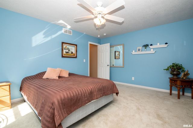 10 ELK Court, Washington, IL 61571