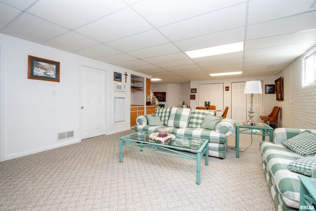 10 ELK Court, Washington, IL 61571