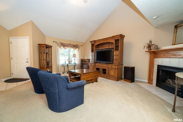 10 ELK Court, Washington, IL 61571