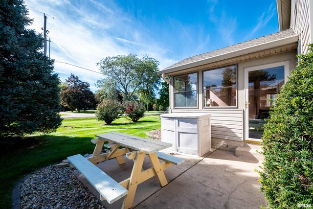 10 ELK Court, Washington, IL 61571