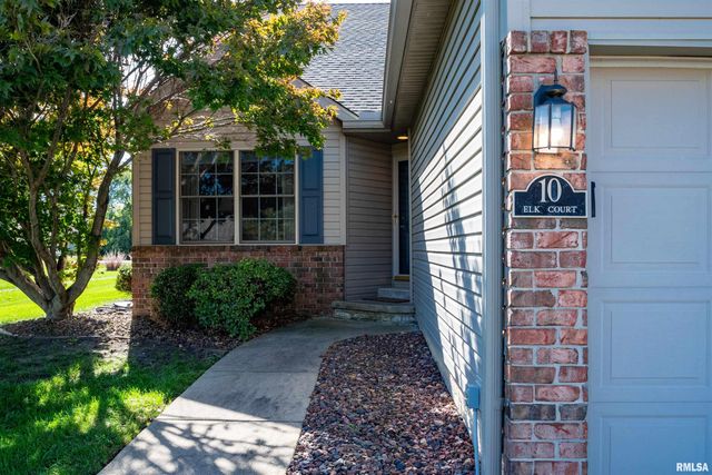 10 ELK Court, Washington, IL 61571