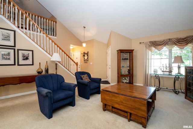 10 ELK Court, Washington, IL 61571