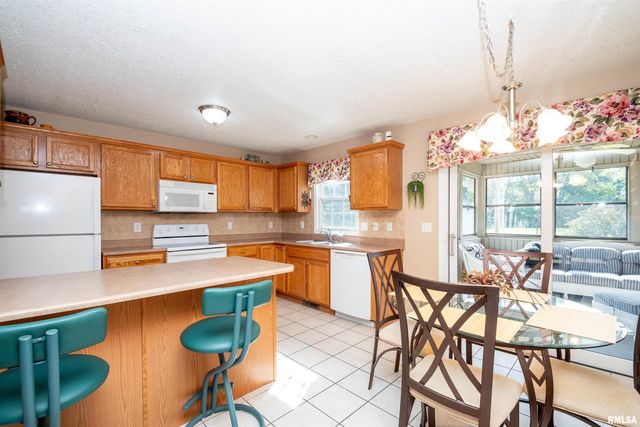 10 ELK Court, Washington, IL 61571