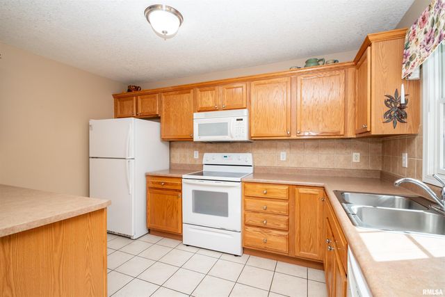 10 ELK Court, Washington, IL 61571