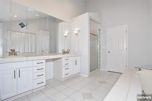 69 Pittis Avenue, Allendale, NJ 07401
