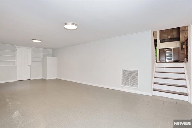 69 Pittis Avenue, Allendale, NJ 07401