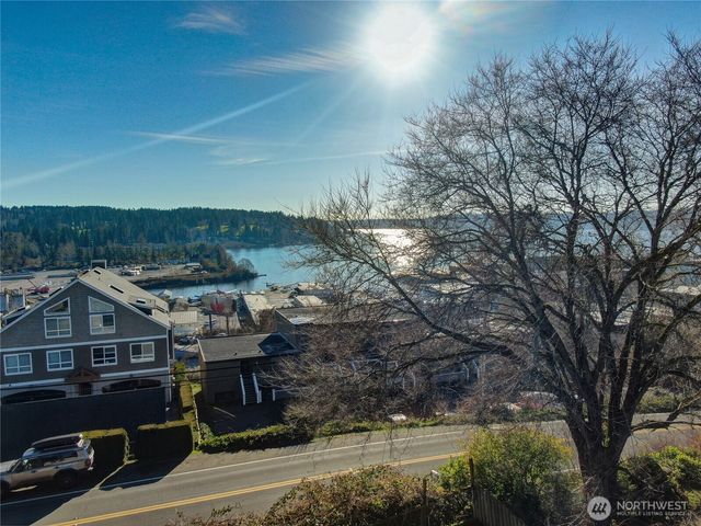 6330 NE 181st Street, Kenmore, WA 98028