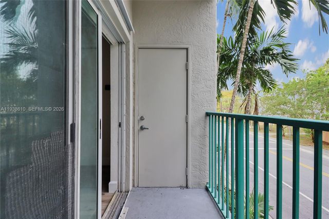 6001 SW 70th St 249, South Miami, FL 33143