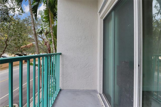 6001 SW 70th St 249, South Miami, FL 33143