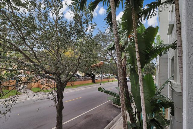 6001 SW 70th St 249, South Miami, FL 33143