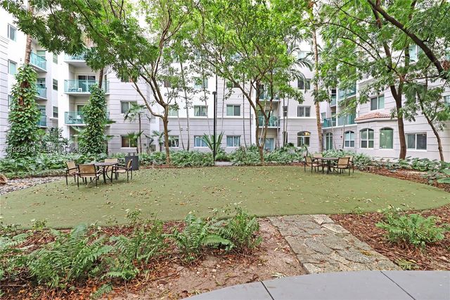 6001 SW 70th St 249, South Miami, FL 33143