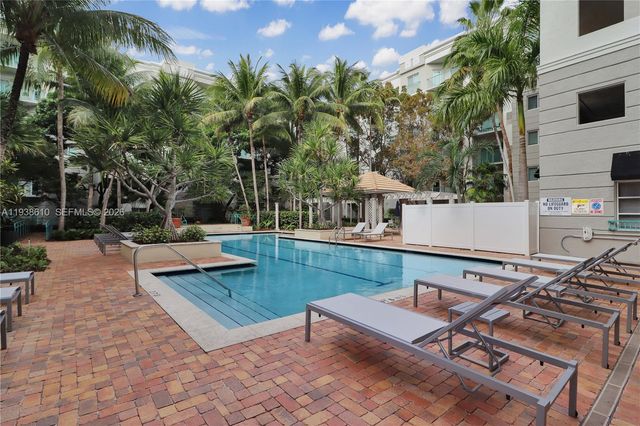 6001 SW 70th St 249, South Miami, FL 33143