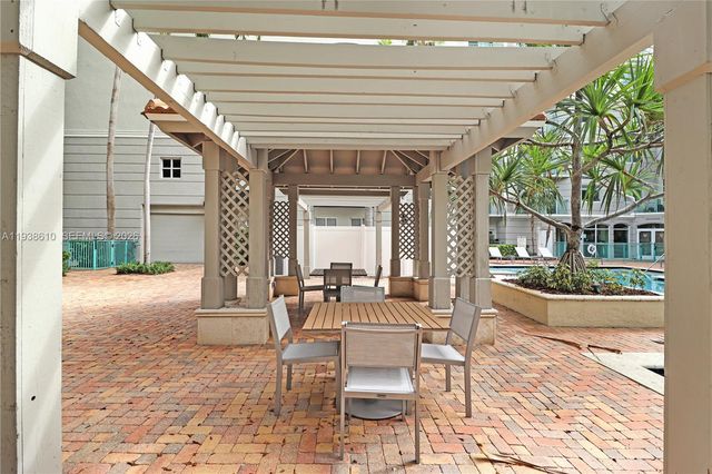 6001 SW 70th St 249, South Miami, FL 33143