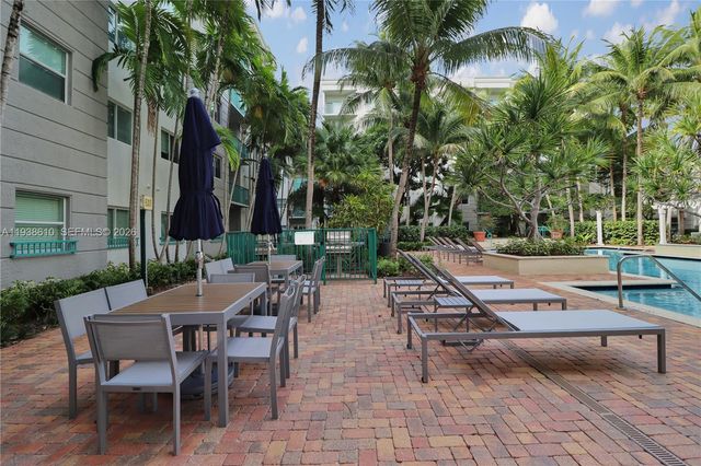 6001 SW 70th St 249, South Miami, FL 33143