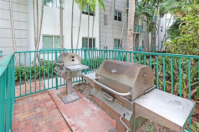 6001 SW 70th St 249, South Miami, FL 33143