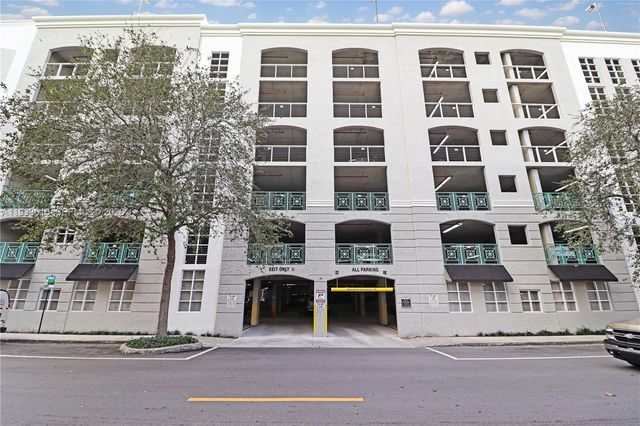 6001 SW 70th St 249, South Miami, FL 33143