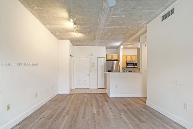 6001 SW 70th St 249, South Miami, FL 33143