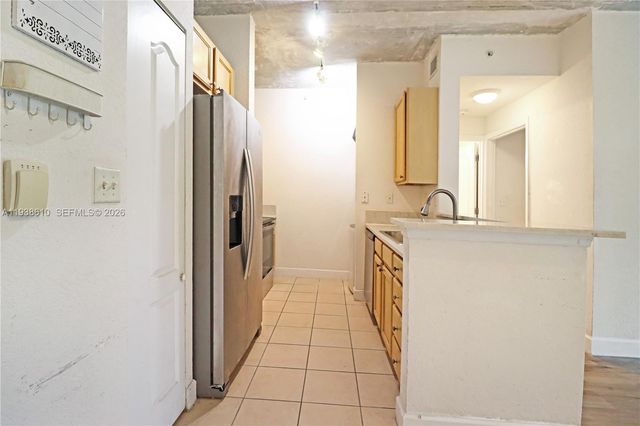 6001 SW 70th St 249, South Miami, FL 33143