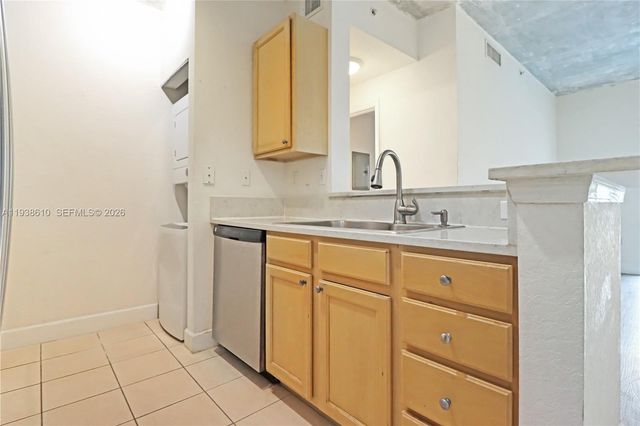 6001 SW 70th St 249, South Miami, FL 33143