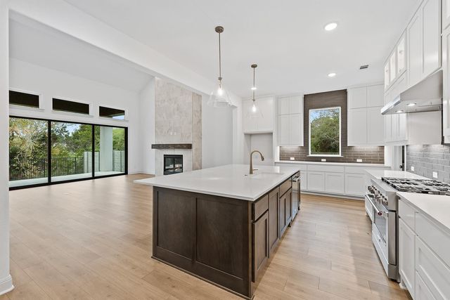 2102 Crimson Sunset DR, Georgetown, TX 78628