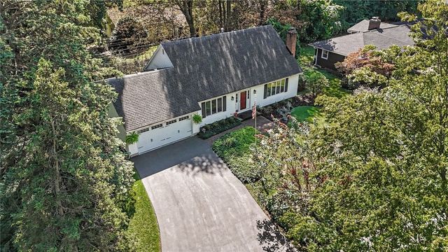 33 Scotch Lane, Irondequoit, NY 14617