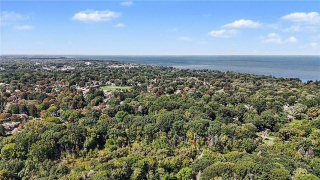 33 Scotch Lane, Irondequoit, NY 14617