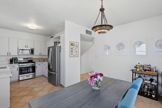 2920 Burton Avenue SE, Albuquerque, NM 87106