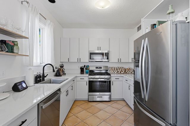 2920 Burton Avenue SE, Albuquerque, NM 87106