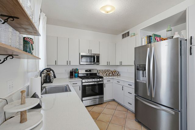 2920 Burton Avenue SE, Albuquerque, NM 87106