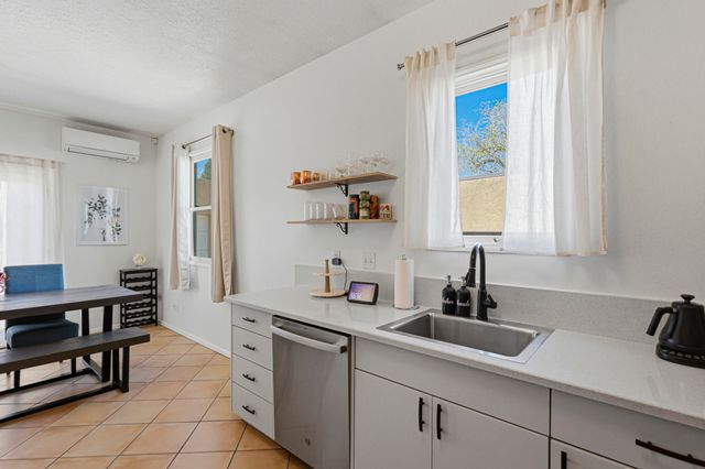 2920 Burton Avenue SE, Albuquerque, NM 87106