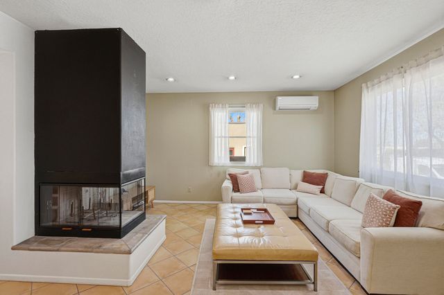 2920 Burton Avenue SE, Albuquerque, NM 87106