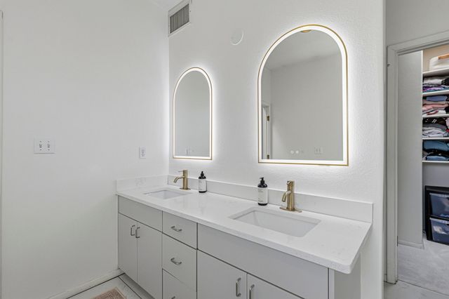 2920 Burton Avenue SE, Albuquerque, NM 87106