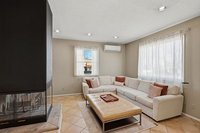 2920 Burton Avenue SE, Albuquerque, NM 87106