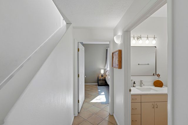 2920 Burton Avenue SE, Albuquerque, NM 87106