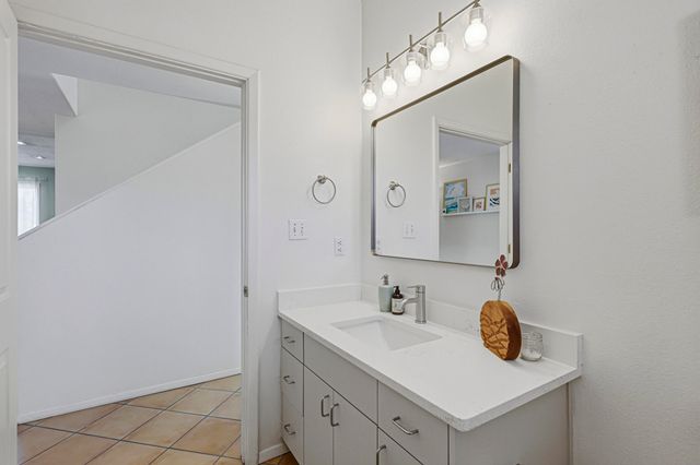 2920 Burton Avenue SE, Albuquerque, NM 87106