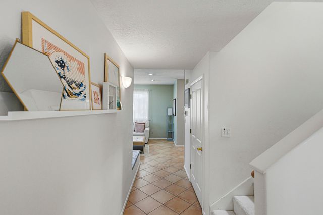2920 Burton Avenue SE, Albuquerque, NM 87106