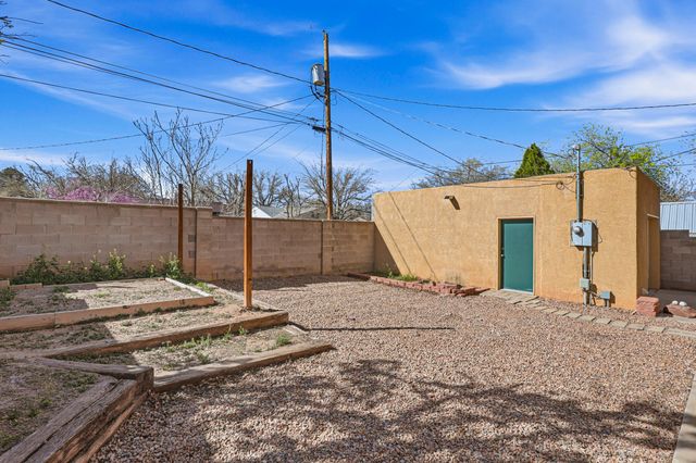 2920 Burton Avenue SE, Albuquerque, NM 87106