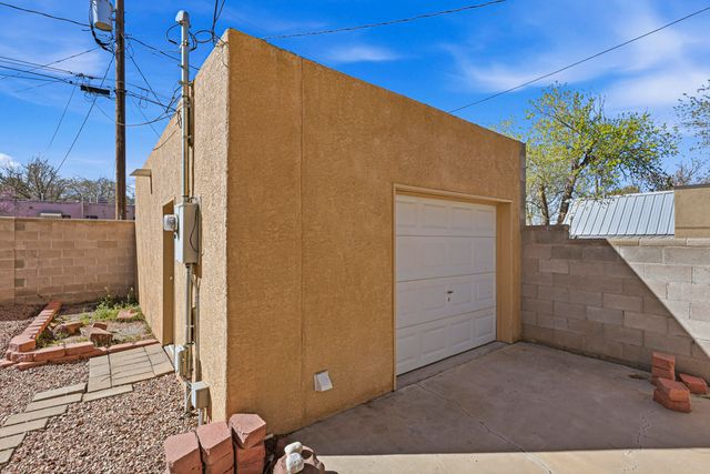 2920 Burton Avenue SE, Albuquerque, NM 87106