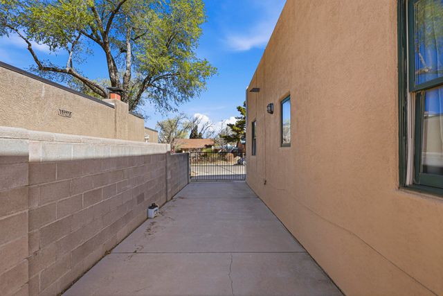 2920 Burton Avenue SE, Albuquerque, NM 87106