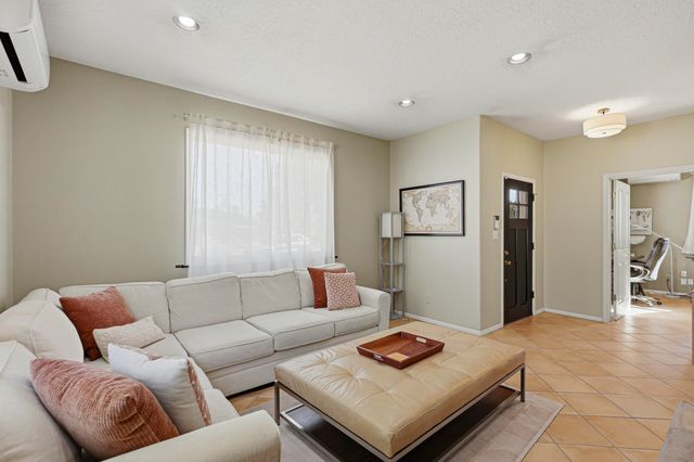 2920 Burton Avenue SE, Albuquerque, NM 87106