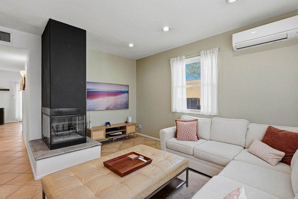 2920 Burton Avenue SE, Albuquerque, NM 87106