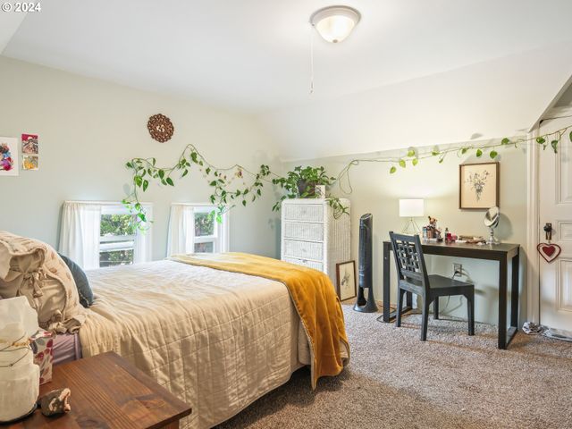414 W 12TH St, Vancouver, WA 98660